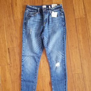 NWT Medium wash skinny jean